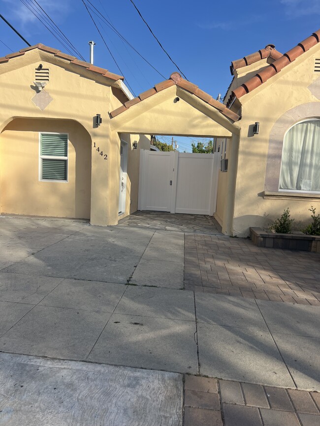 property at 1444 Alvira St