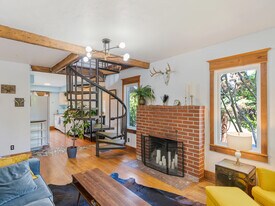 7235 NE Mallory Ave in Portland, OR - Building Photo