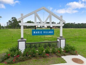 17038 Marie Vlg Dr in Conroe, TX - Building Photo - Building Photo
