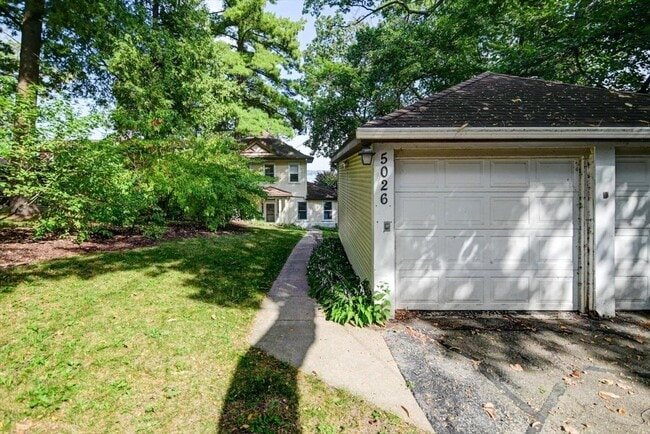 5026 Lake Mendota Dr in Madison, WI - Building Photo - Building Photo