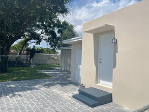 5800 Taylor St in Hollywood, FL - Building Photo - Building Photo