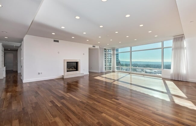 1 W Century Dr in Los Angeles, CA - Foto de edificio - Building Photo