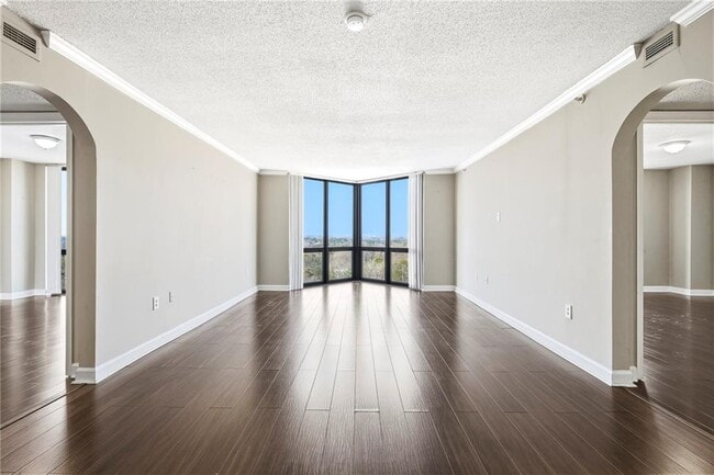 2870 Pharr Ct S Northwest in Atlanta, GA - Building Photo - Building Photo