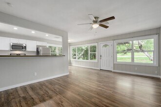 6301 Arnold Dr in Austin, TX - Building Photo - Building Photo