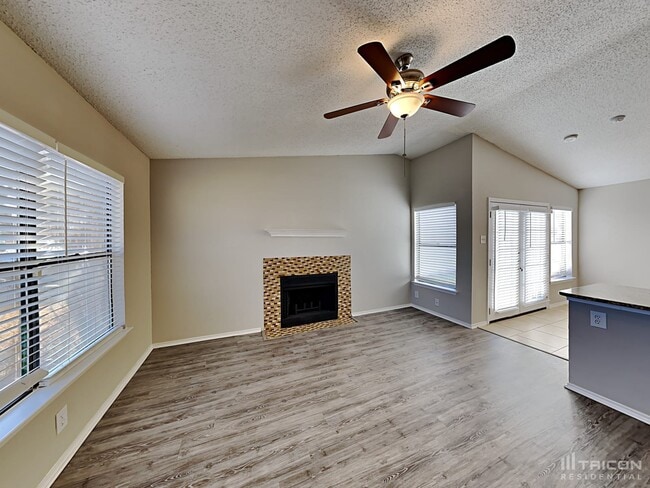 6333 Village Club in San Antonio, TX - Foto de edificio - Building Photo