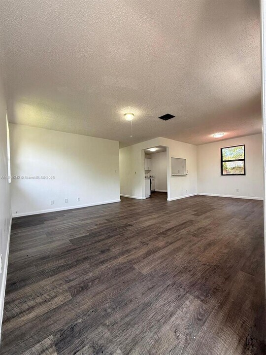 10875 NW 45th St in Coral Springs, FL - Building Photo