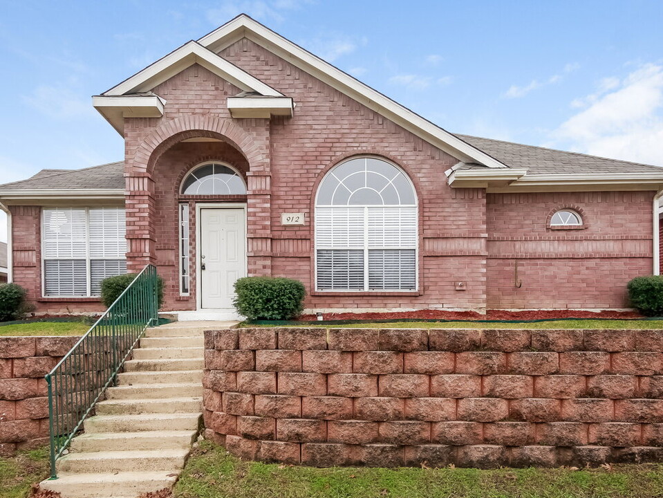 912 Chelsea Dr in Mesquite, TX - Foto de edificio