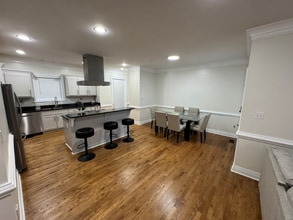 259 W Ocean View Ave in Norfolk, VA - Building Photo - Building Photo