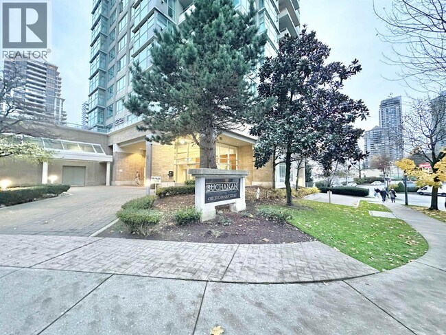 4388 Buchanan St in Burnaby, BC - Building Photo - Building Photo