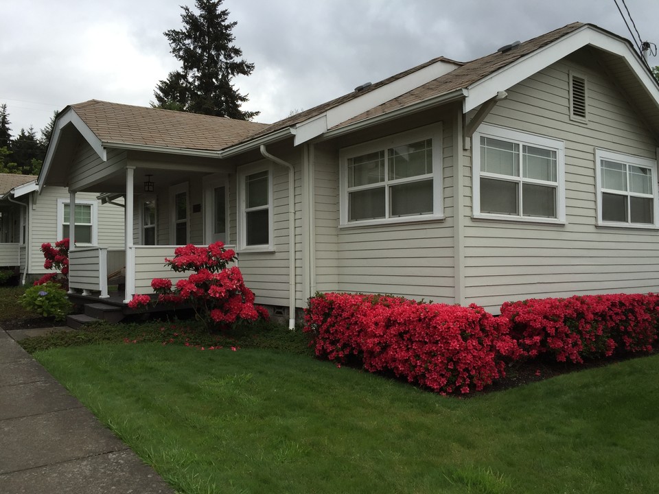 2414-2418 Portland St in Eugene, OR - Building Photo