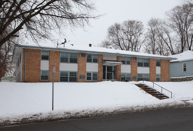 4242 Fremont Ave N in Minneapolis, MN - Foto de edificio - Building Photo