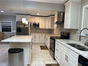 3415 Glensford Dr in Decatur, GA - Building Photo - Building Photo