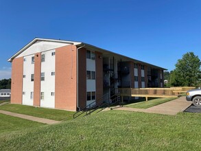 Riverbend Apartments in Clarksburg, WV - Building Photo - Building Photo