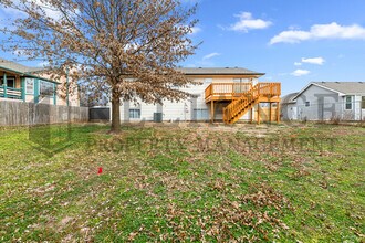 215 Peachwood Dr in Haysville, KS - Building Photo - Building Photo