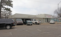 6704 NW 38th St in Bethany, OK - Foto de edificio - Building Photo