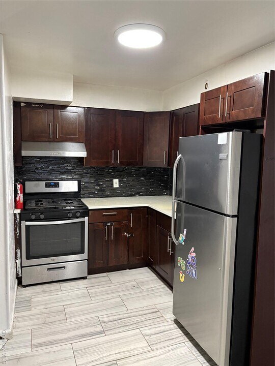 105-24 78th St in Queens, NY - Building Photo