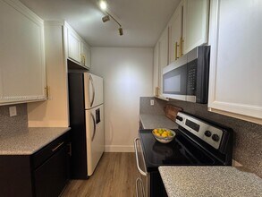 4770 NW 102nd Ave in Doral, FL - Building Photo - Building Photo