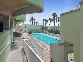 9420 Seawall Blvd in Galveston, TX - Building Photo - Building Photo