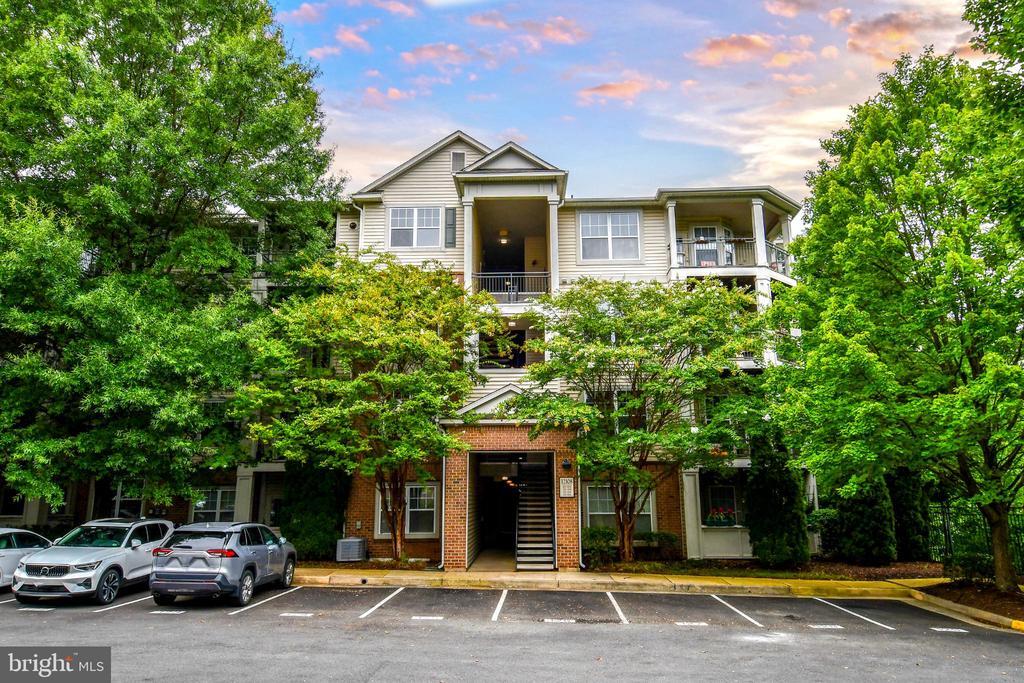 12108 Garden Grove Cir in Fairfax, VA - Building Photo