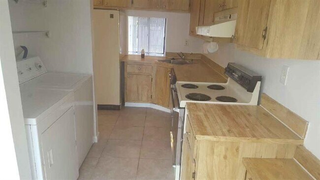 1728 NW 72nd Ave in Plantation, FL - Building Photo - Building Photo