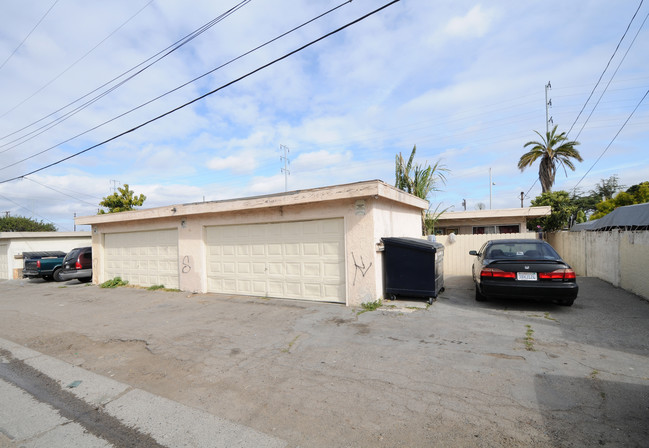 8412 Saru Cir in Huntington Beach, CA - Building Photo - Building Photo