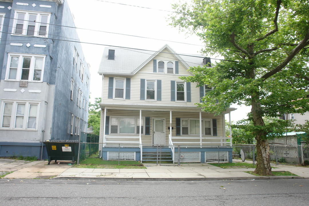 394 Mechanic St in Perth Amboy, NJ - Building Photo