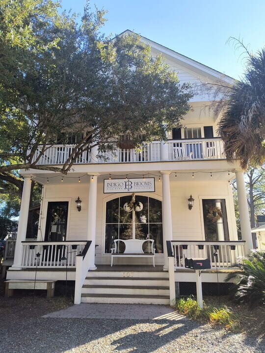 107 W Owens St, Unit #2 in Southport, NC - Foto de edificio