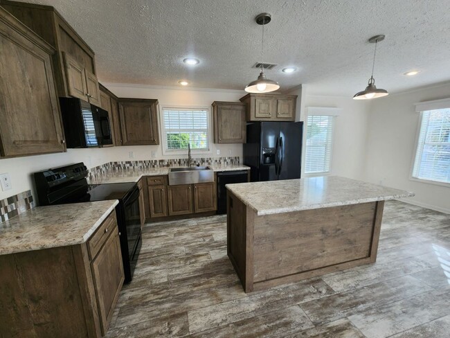 25 Nyborg Ave in North Fort Myers, FL - Foto de edificio - Building Photo