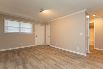 Flats on Main in Oxford, AL - Building Photo - Interior Photo