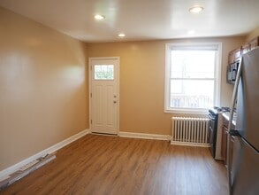 2621 E Hoffman St in Baltimore, MD - Building Photo - Building Photo