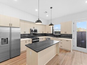 227 Noras Ln in Houston, TX - Building Photo - Building Photo