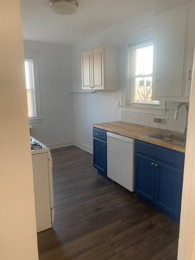 16 Paulison Ave, Unit 2 in Ridgefield Park, NJ - Building Photo - Building Photo