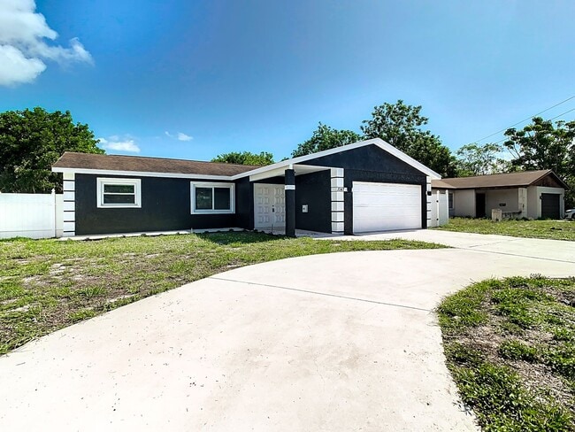 1047 54th Ave S in St. Petersburg, FL - Building Photo - Building Photo