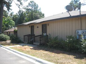 5205 Charbar Dr in Pensacola, FL - Building Photo