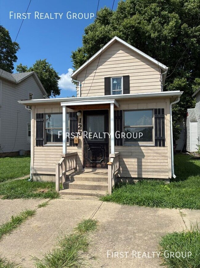 property at 123 E 6th St