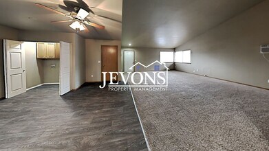 802 Jamie Dr in Selah, WA - Building Photo - Building Photo