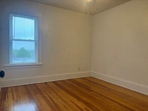 109 Hemond Ave, Unit 2 in Woonsocket, RI - Foto de edificio - Building Photo
