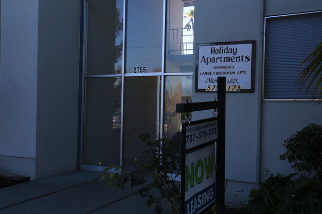 Holiday Apartments in Santa Rosa, CA - Foto de edificio - Building Photo