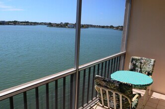 7665 Sun Island Dr S, Unit 411 in South Pasadena, FL - Building Photo - Building Photo