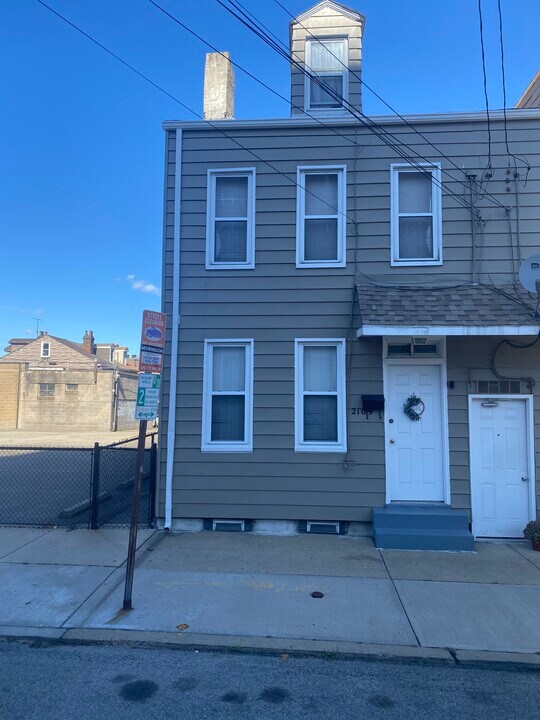 2109 Jane St in Pittsburgh, PA - Foto de edificio