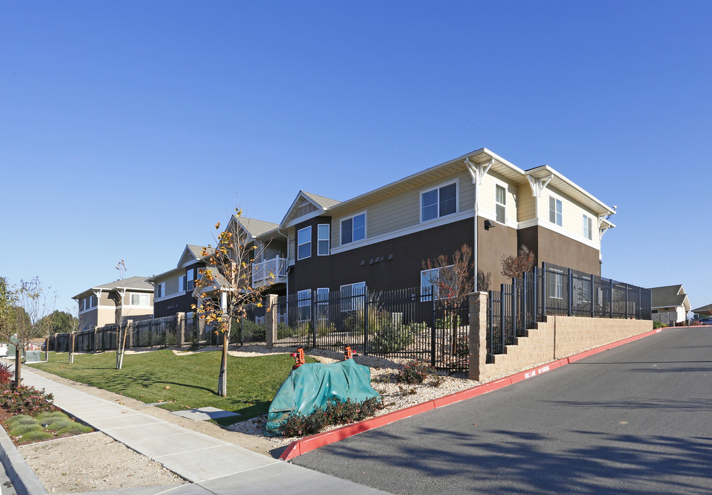 Terracina Oaks Apartments 1 & 2 in Greenfield, CA - Foto de edificio