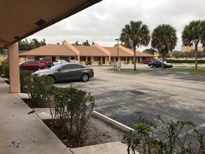 Lake Worth Apartments in Lake Worth, FL - Foto de edificio - Building Photo