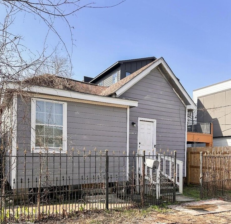 3012 Live Oak St in Houston, TX - Building Photo