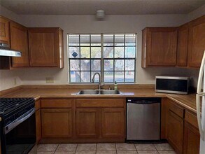 1005 Wessex Way in Austin, TX - Building Photo - Building Photo