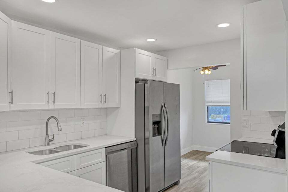 5985 Forest Hill Blvd in West Palm Beach, FL - Building Photo