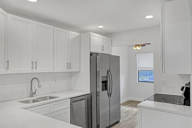 property at 5985 Forest Hill Blvd