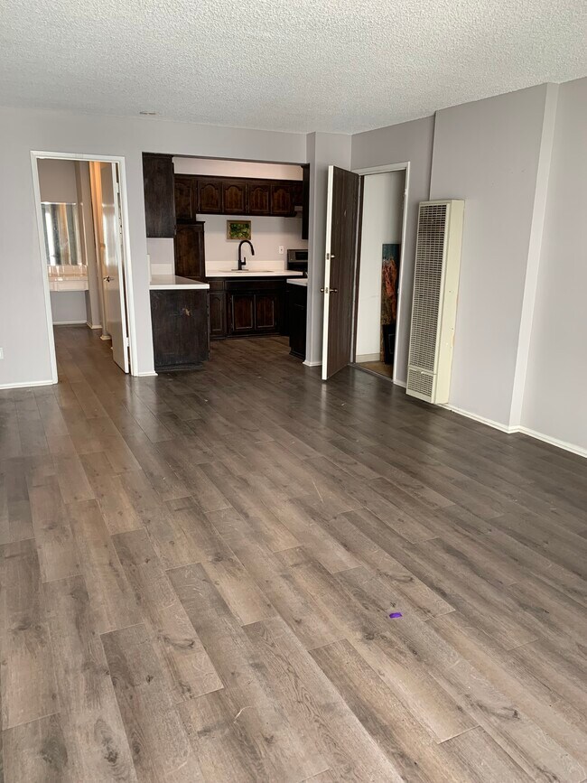 14228 Tiara St, Unit 4 in Van Nuys, CA - Building Photo - Building Photo