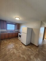 4010 Main St S in Minot, ND - Building Photo