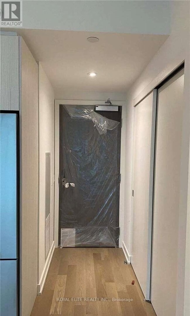 25 Richmond St E in Toronto, ON - Building Photo - Building Photo