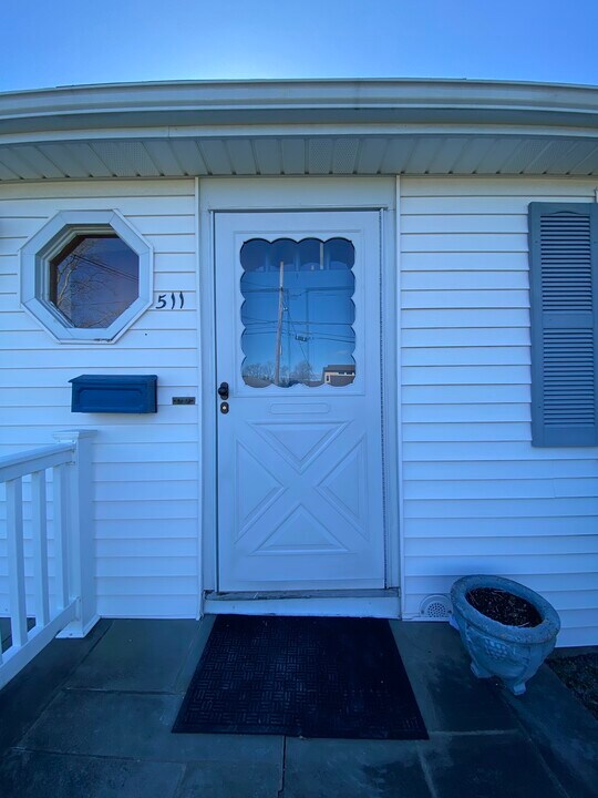 511 5th St in East Northport, NY - Building Photo